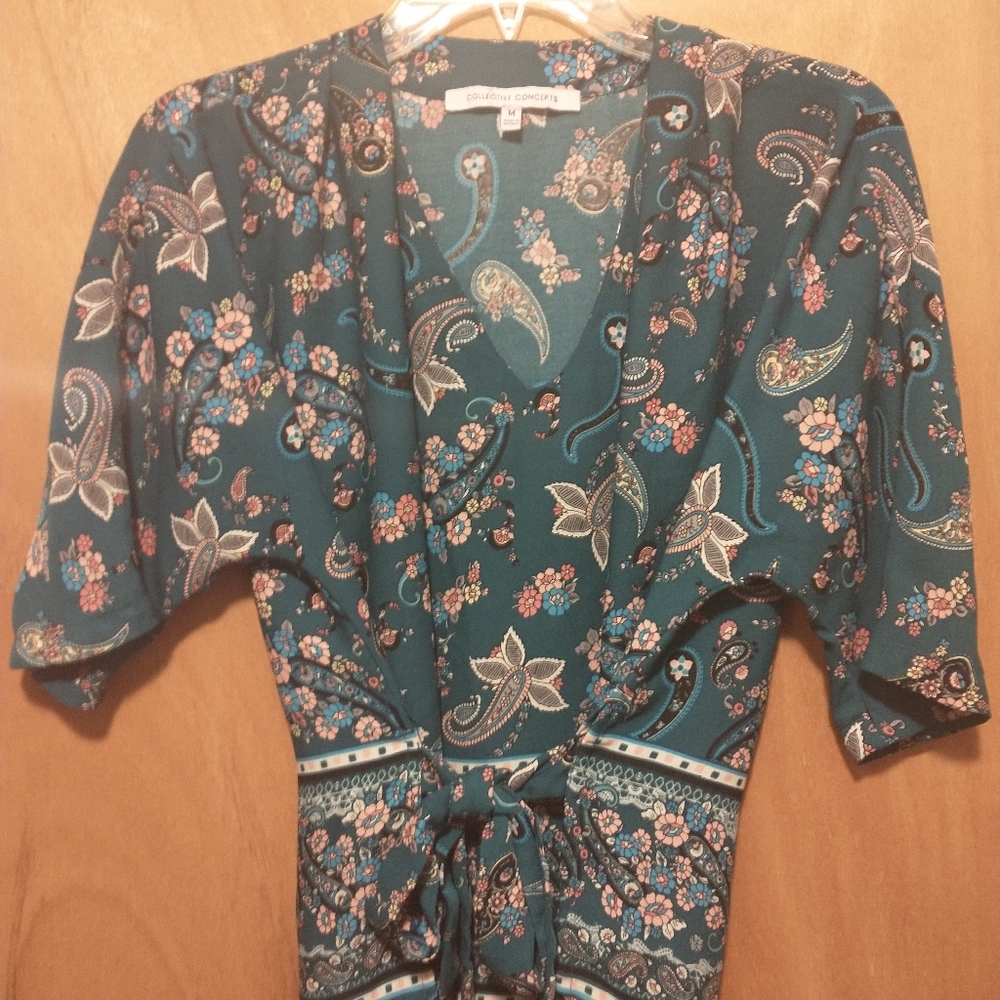 Collective Concept Women's silky blouse with ties. Size Medium